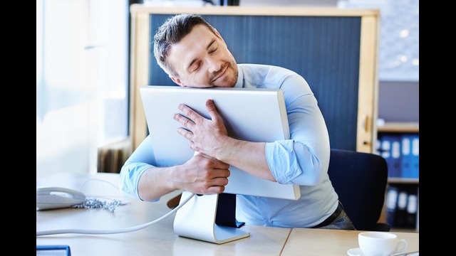 5 Fakta Exclusive Job Hugging yang Viral di Dunia Kerja